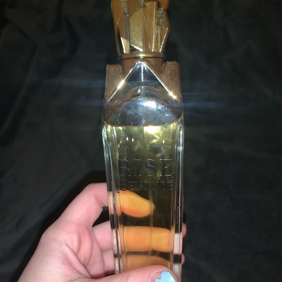 Beyoncé Rise - Picture 2 of 2